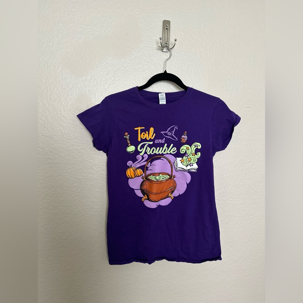 Halloween / Witchy Tee Size Large